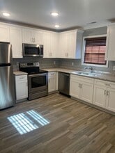 Building Photo - 416 N Broadway St