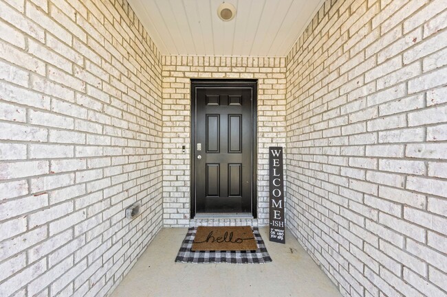 Building Photo - 6705 Sarah Ann Way