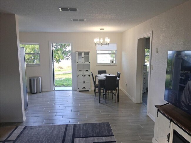 Foto del edificio - 76 Garrison Ln