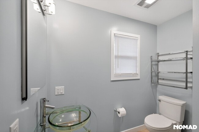 Building Photo - 785 Eastmont Ave