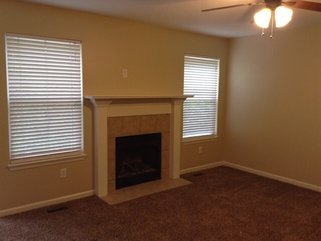 Building Photo - 2266 Siesta Drive