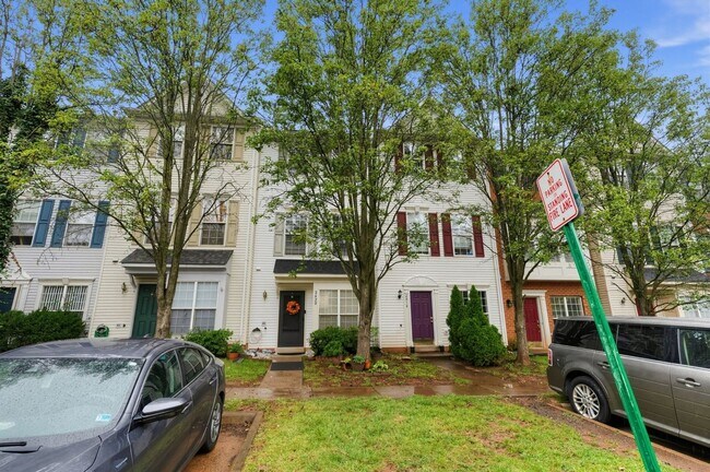 Foto del edificio - 2420 Dew Meadow Ct