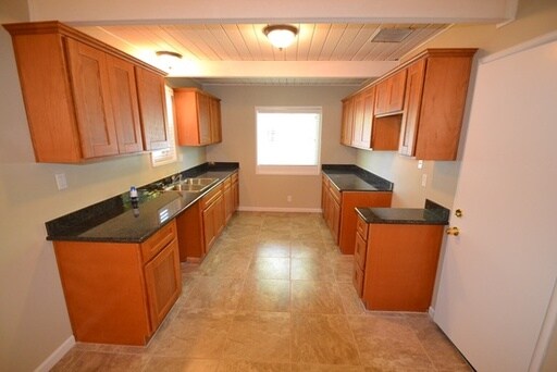 Building Photo - 456 Camellia Way