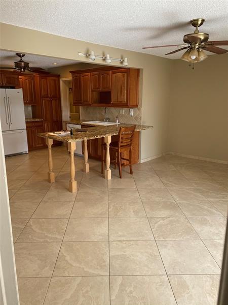 Building Photo - 3111 Coral Springs Dr