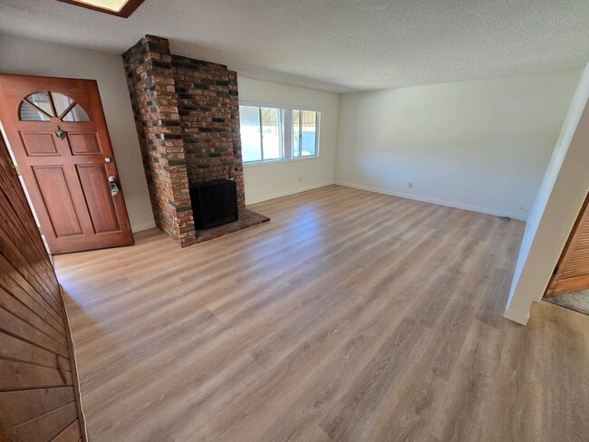 Building Photo - 4bd 2ba home in University City