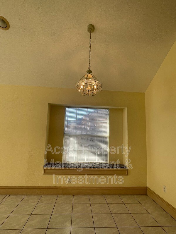 Foto del edificio - 512 Xanthisma Ave