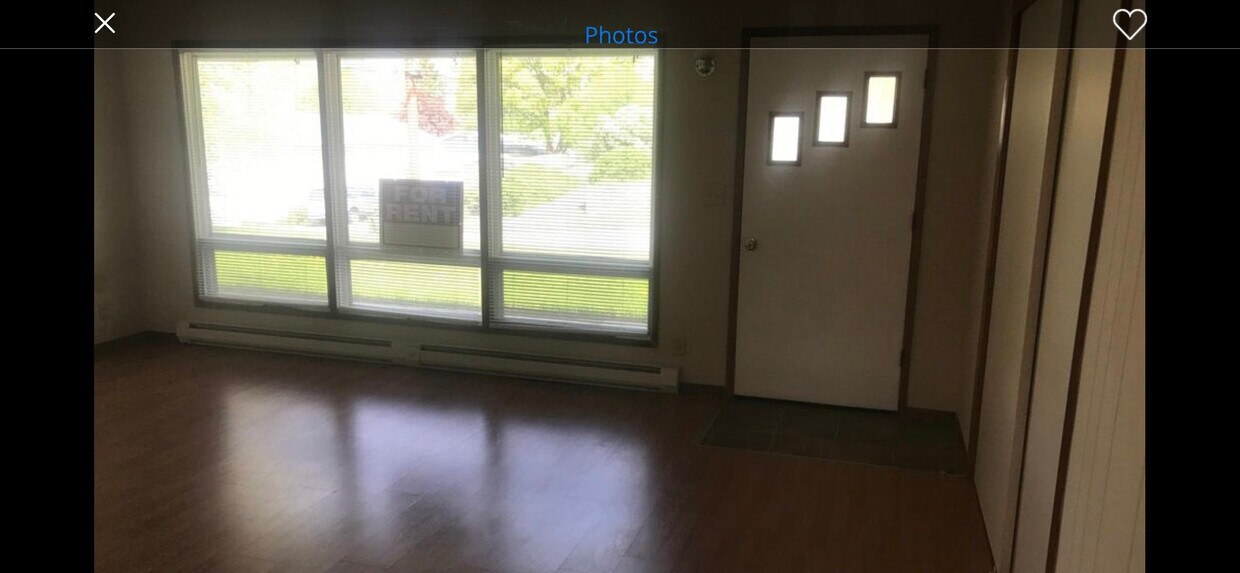 Sala de estar - 905 Civic Way