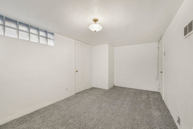 Foto del edificio - 225 E 2nd S