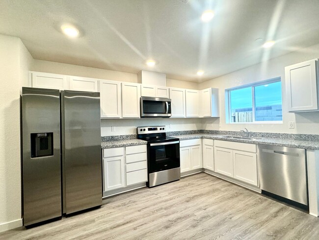Building Photo - BRAND NEW 4 BEDROOM, 2.5 BATHS, 2 CAR GARA...
