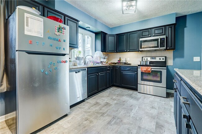 Foto del edificio - 889 Long Pond Rd