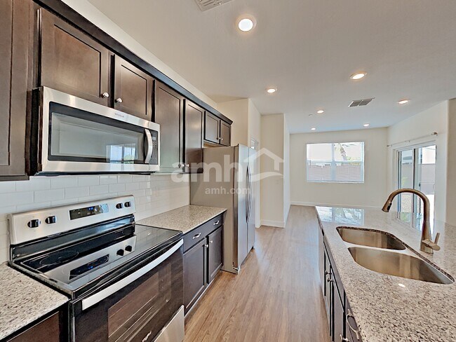 Building Photo - 12514 N 60th Ave