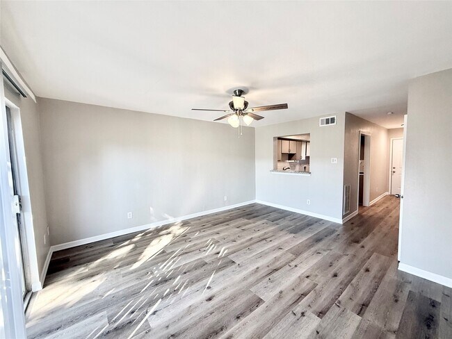 Foto del edificio - 7980 Grove Ridge Dr