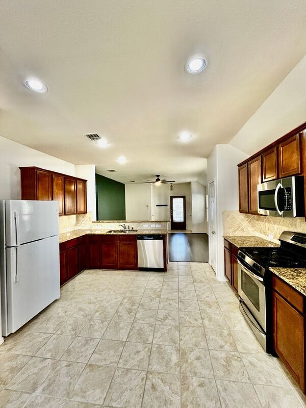 Building Photo - 12176 Walden Wood Dr
