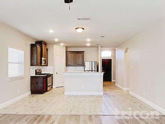 Foto del edificio - 7708 Cottonwood Dr