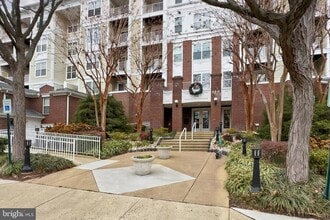 Building Photo - 1641 International Dr