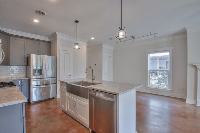 Foto del edificio - 1319B Pillow St