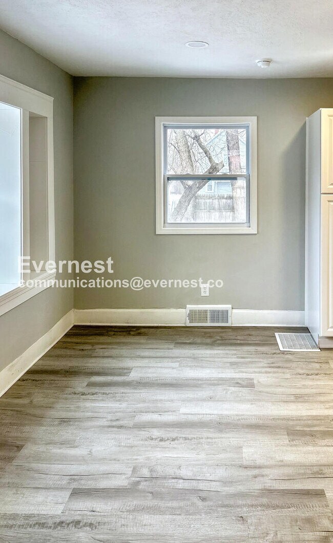 Foto del edificio - 4 Bed/1 Bath Home with Off-Street Parking / Pet-Friendly / Vouchers Accepted / Available Now!