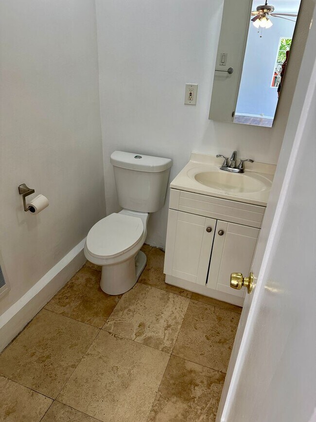 Building Photo - 2BD/1BA Close to DTLA, Cal State LA, USC K...