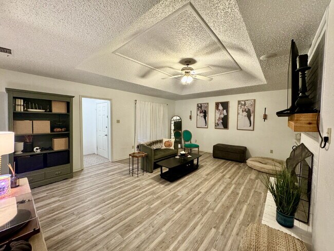 Foto del edificio - 2 bedroom 2 bath 2 car garage in Kings Park, Lubbock