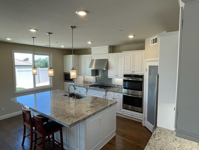 Building Photo - Stunning 4 bedroom home in Vista-With Solar!