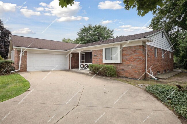Building Photo - Rare Rental! Beautiful 1900 sq ft 3-bedroo...