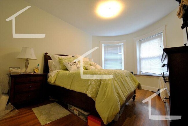 Foto del edificio - BEAUTIFUL 2 BED IN BROOKLINE!!!! VERY GOOD PRICE!!!!
