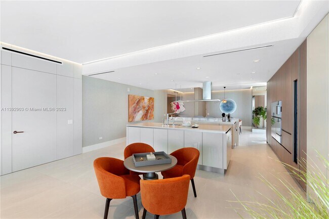 Foto del edificio - 18501 Collins Ave