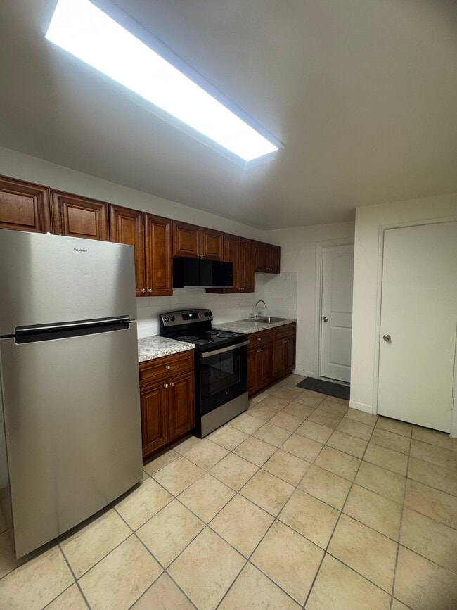 Building Photo - 33 E 27th St