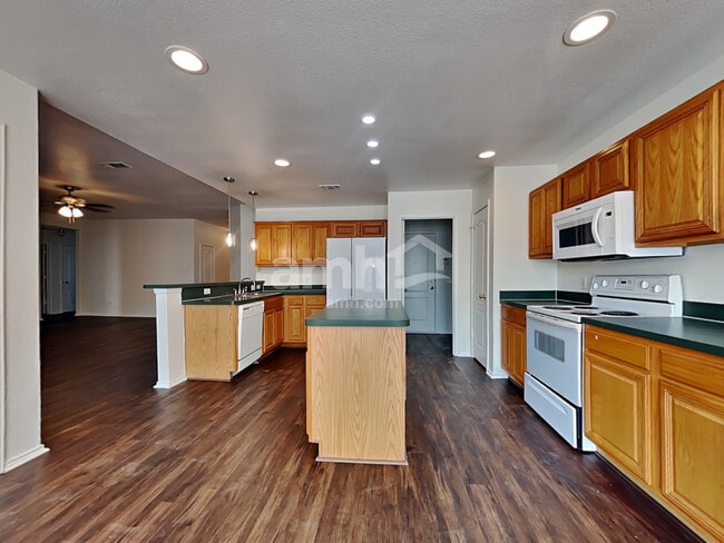 Foto del edificio - 7307 Fossil Garden Dr