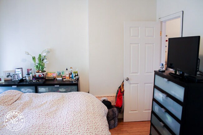 Foto del edificio - 107 Albany Ave