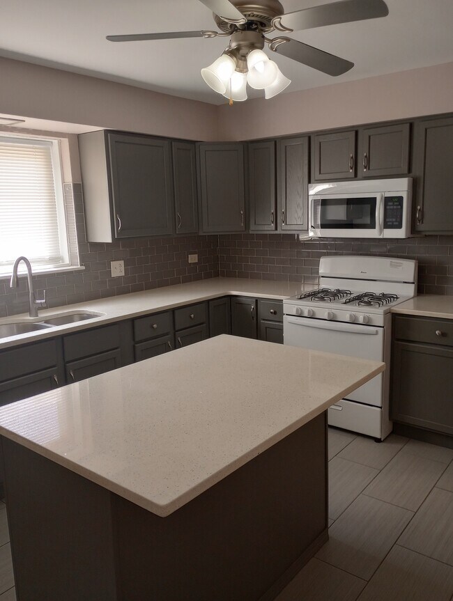 Building Photo - 507 N Westmore Ave