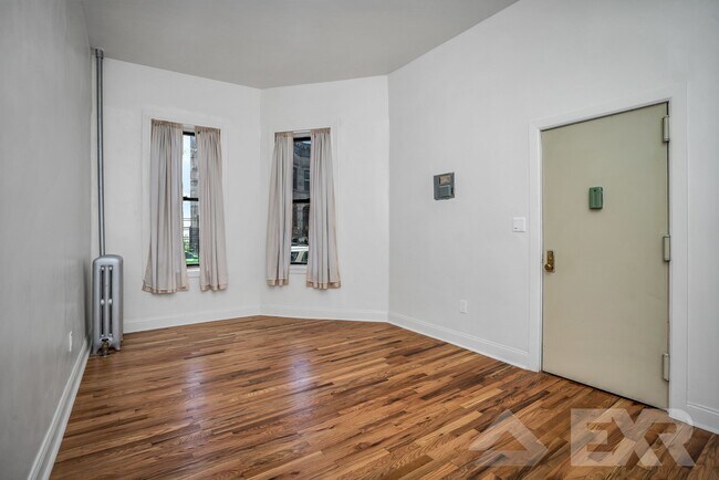 Foto del edificio - 853 Putnam Ave