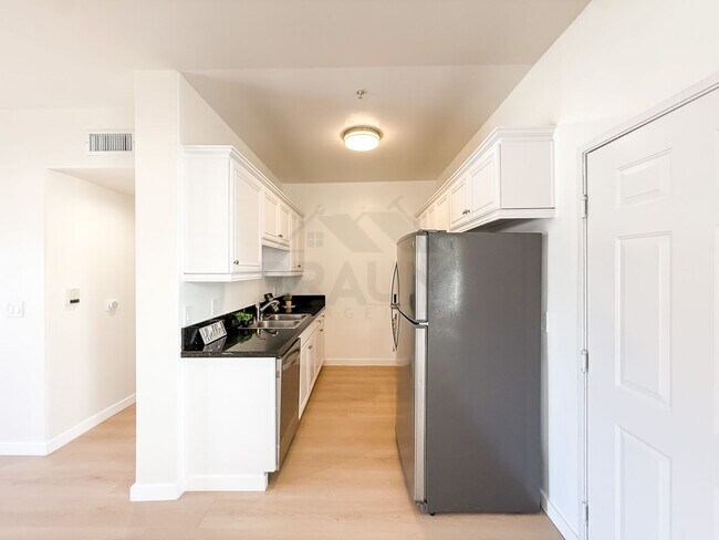 Building Photo - 10849 Fruitland Dr