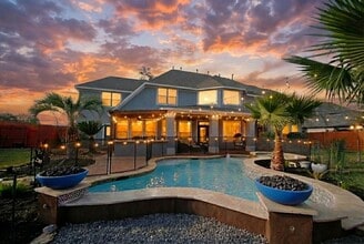 Building Photo - 15823 Medina Lake Ln