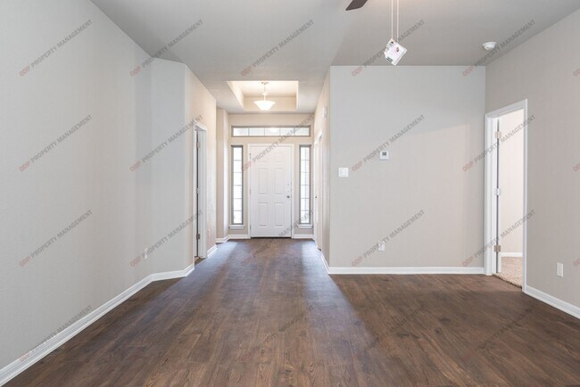 Foto del edificio - 1242 Lakeway Crossing Dr