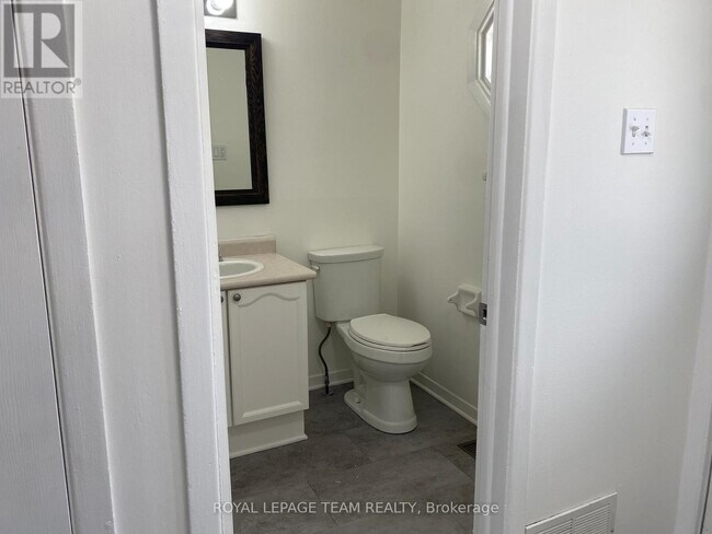 Photo du bâtiment - 2745 Baseline Rd