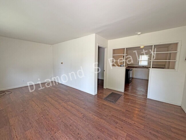 Foto del edificio - Howard Duplex