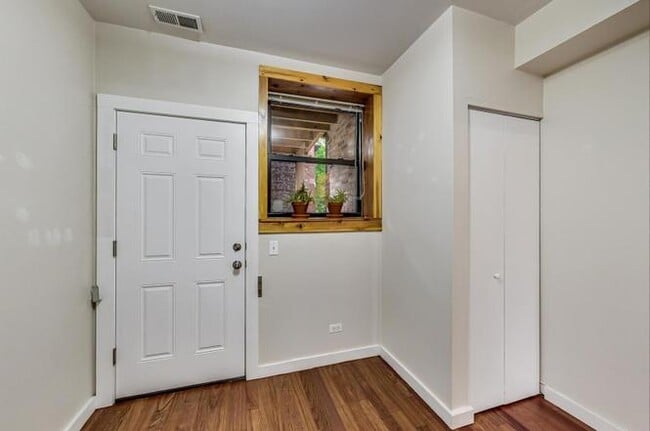 Photo - 1257 W Roscoe St Townhome