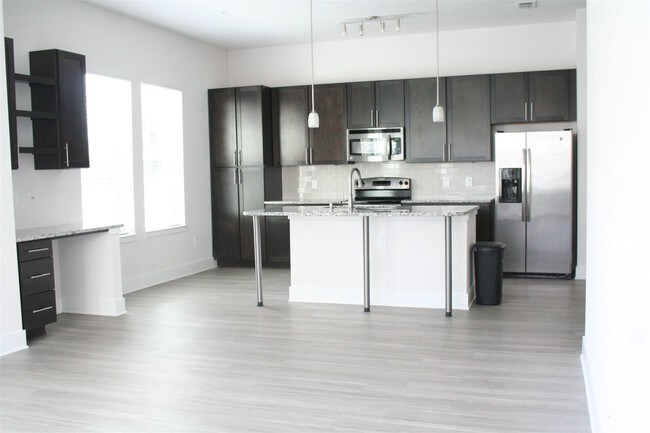 Building Photo - 795 Gateway Dr