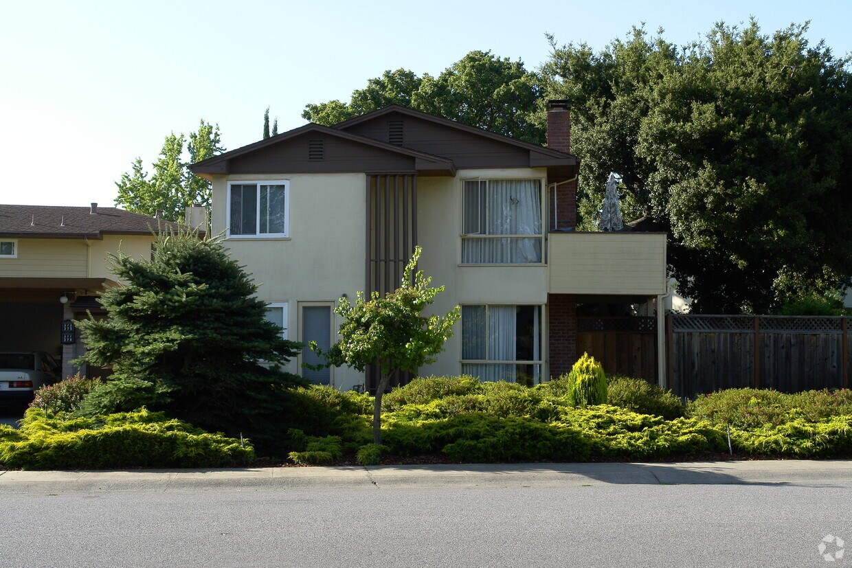 Building Photo - 373 Waverley St
