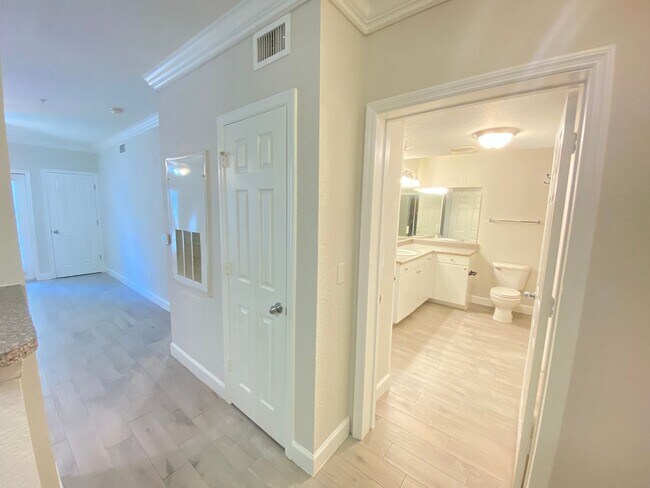 Foto del edificio - Downtown stunner! 1-Bed / 1-Bath in the Gr...