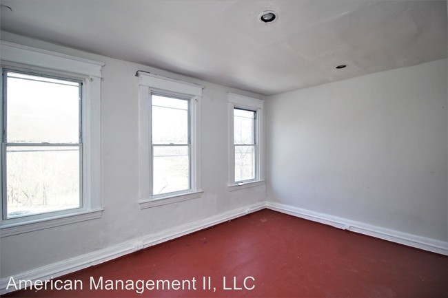 Building Photo - 117 W 29th St