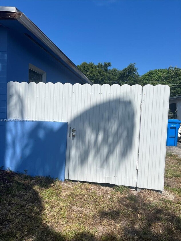 Primary Photo - 3601 SW 43rd Ave