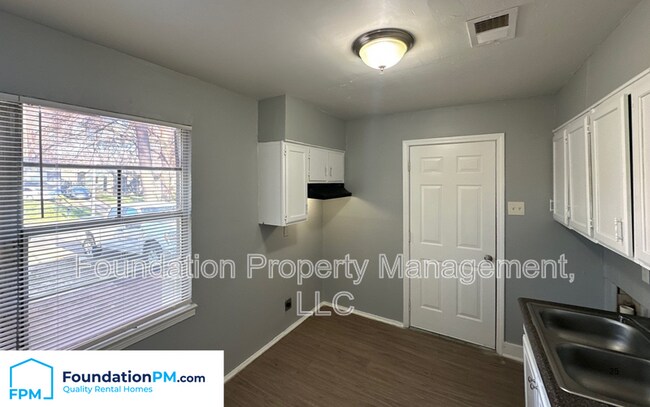 Foto del edificio - 4532 Sunny View Dr