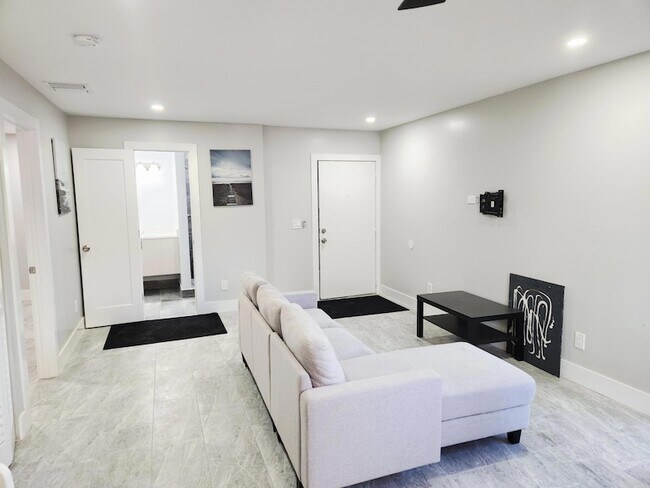 Foto del edificio - 2050 Oleander Blvd