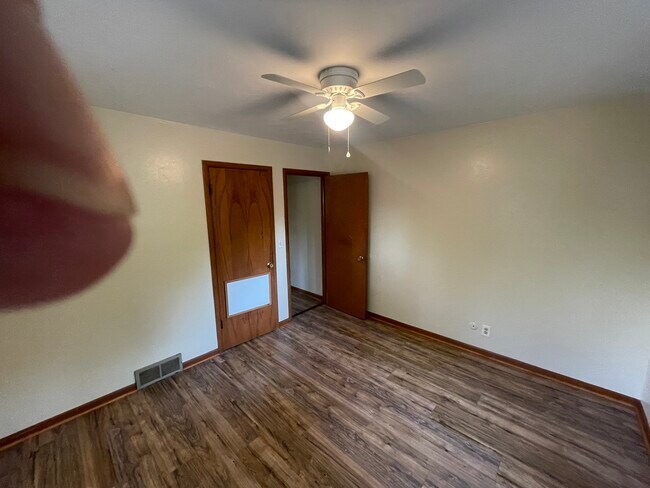 Building Photo - 2251 W Alexis Rd
