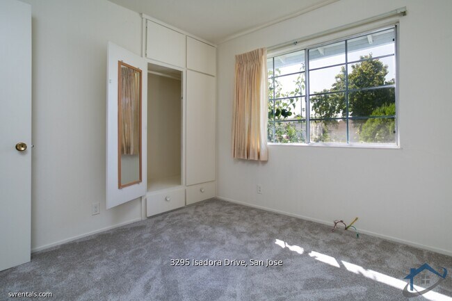 Building Photo - 3295 Isadora Dr