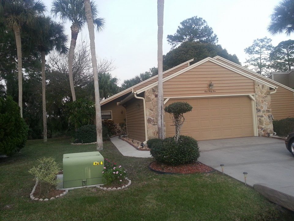 Front/Garage - 145 Gull Cir N