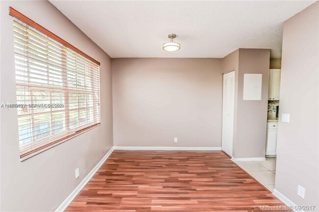 Foto del edificio - 8734 SW 3rd St