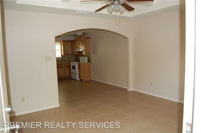 Building Photo - 705 W Emerald Dr
